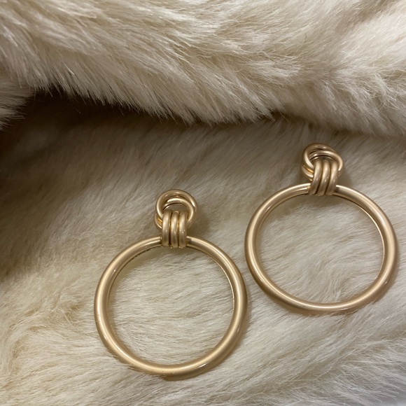 Gold knot hoops - Picture 1 of 1